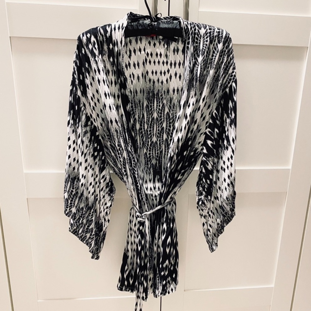 Elegant black/white Josie wrap robe.